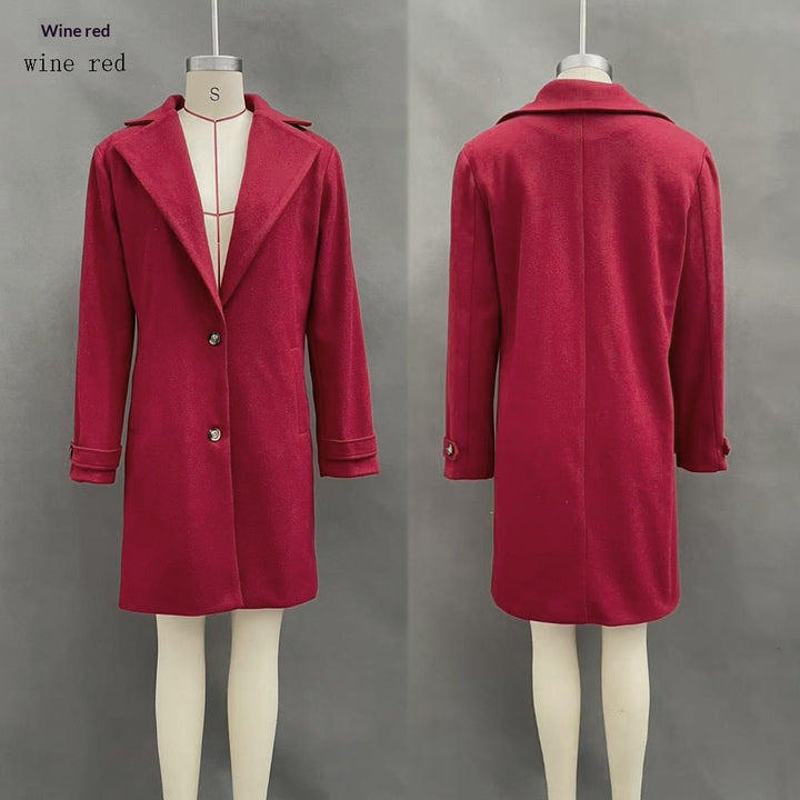 Mid-length women's coat with lapels - Retro and chic