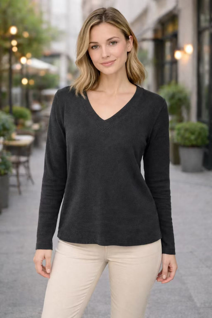 Amara I Vintage Pullover with V-Neck