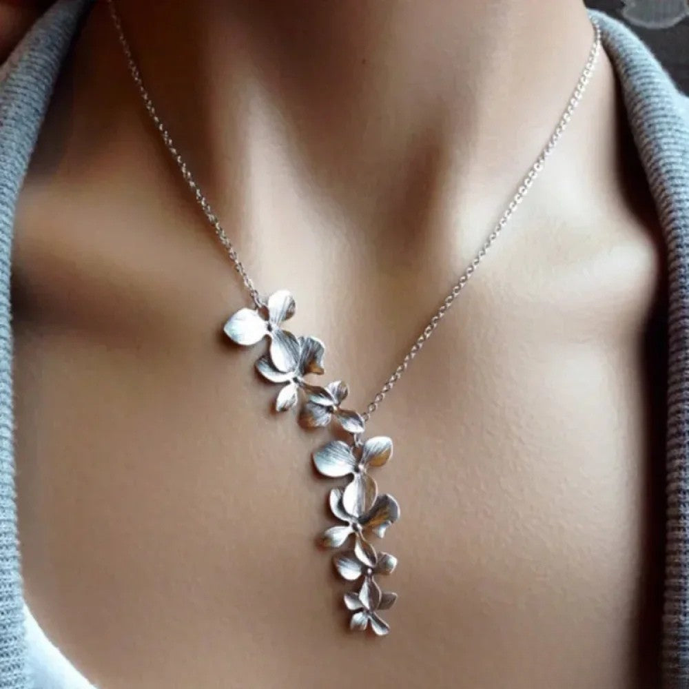 Antique Silver Floral Necklace - Elena Harper