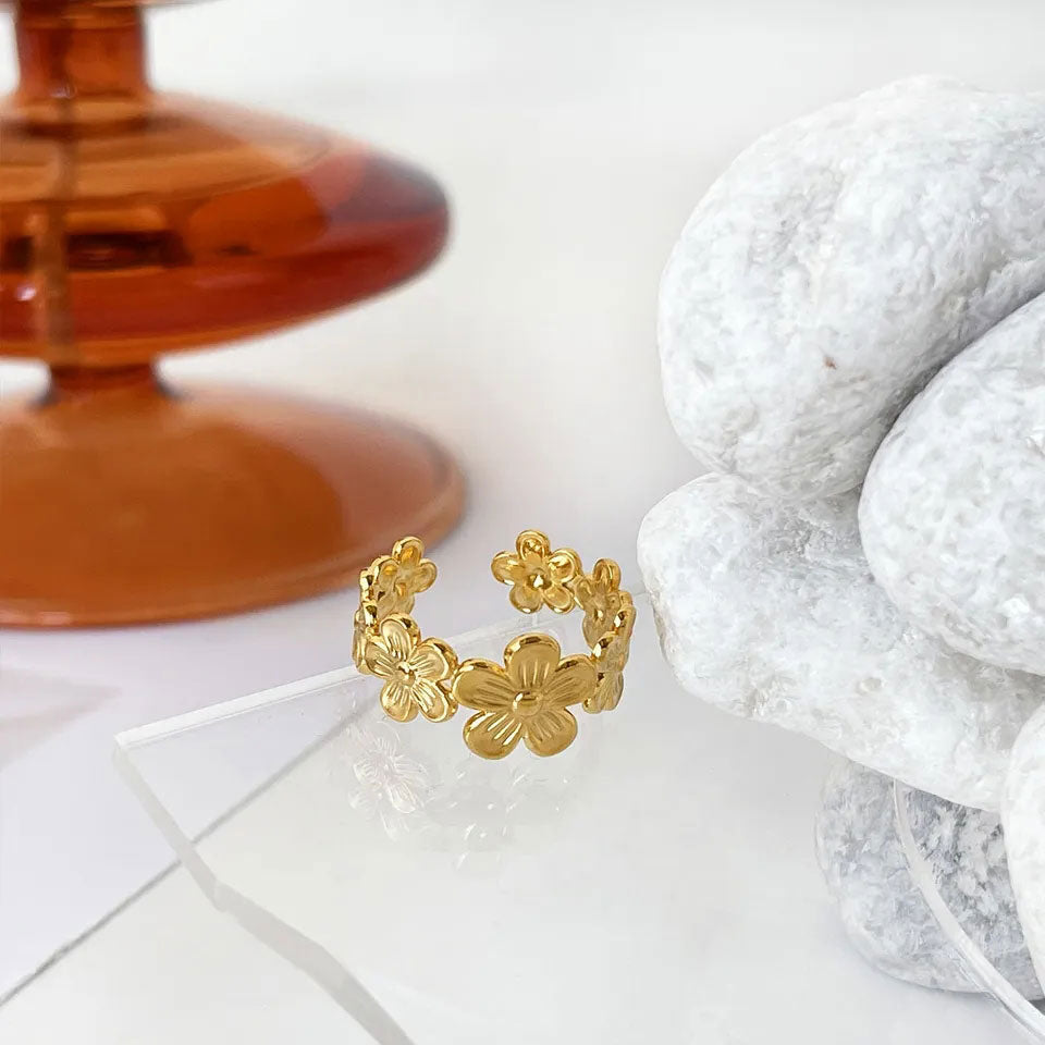 Thalireine™  |  18k Gold Ring