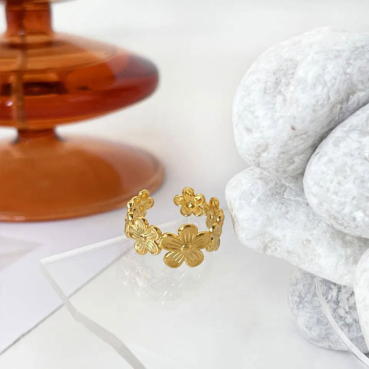 Thalireine™  |  18k Gold Ring