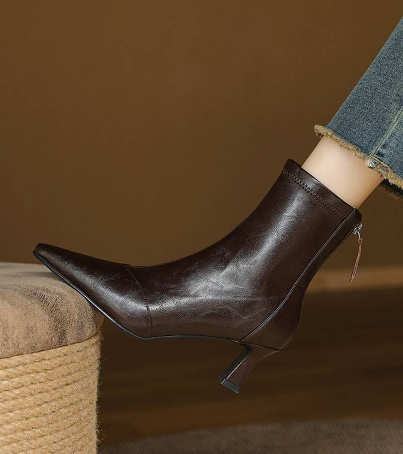 Fulvia | Minimal leather ankle boots with mid heel