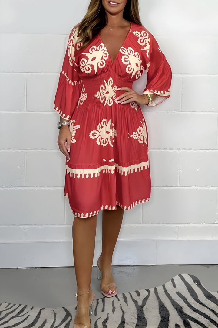 Elegant dress with pattern and V-neck – perfect for any occasion