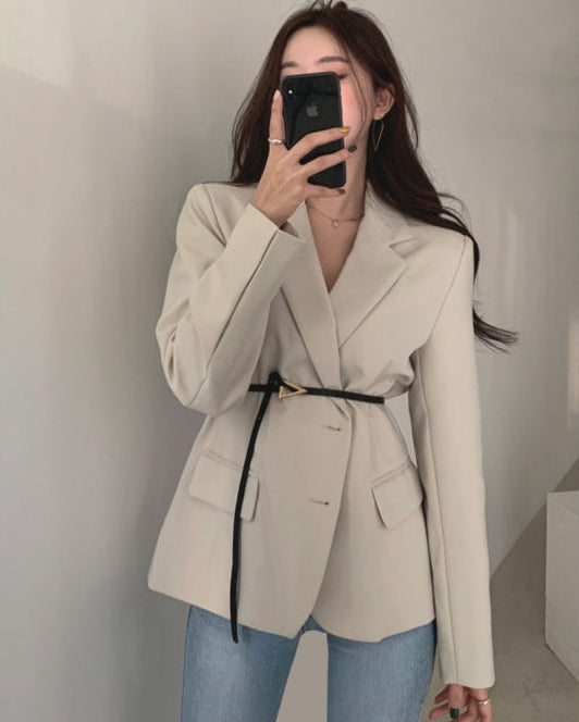 Women's Short Blazer for Autumn, Slim Fit and Fitted Waist.