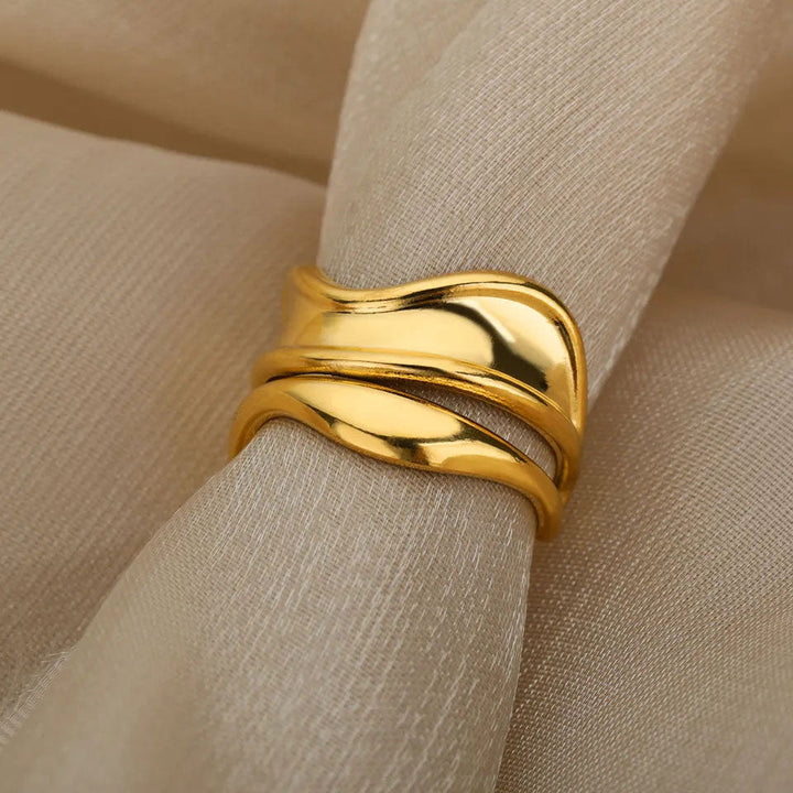 Almareine™  |  18K Gold Ring