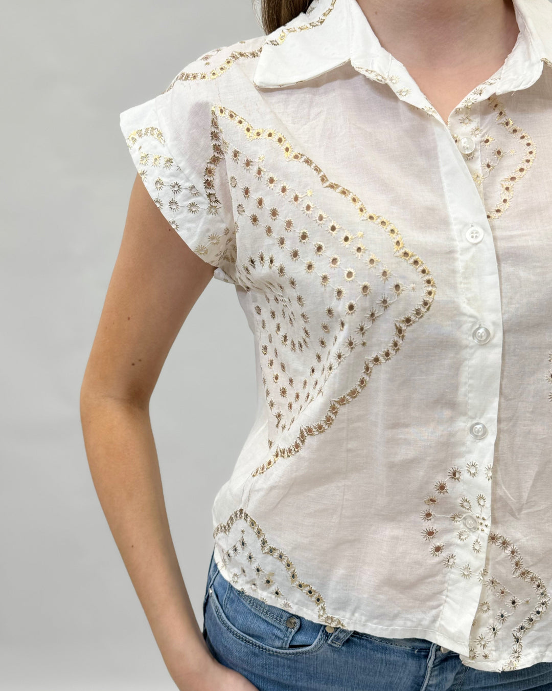 Lara™  |  Short-sleeved soft luxurious fabrics Shirt Details