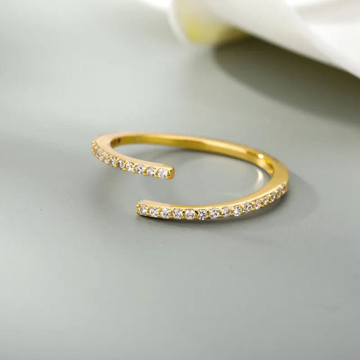Eliandrea™  |  Classic Zirconia Ring