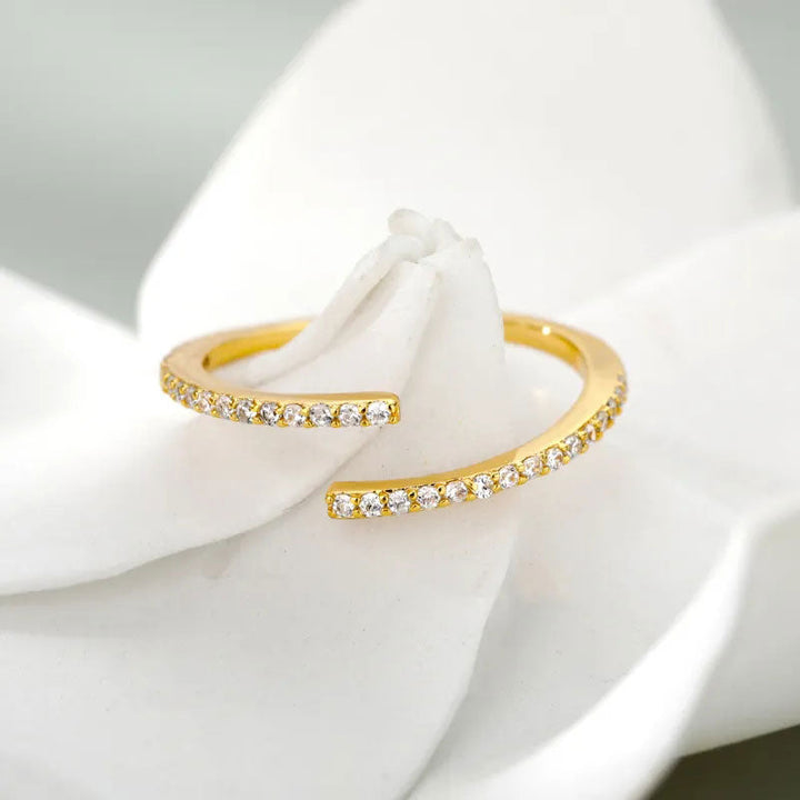 Eliandrea™  |  Classic Zirconia Ring
