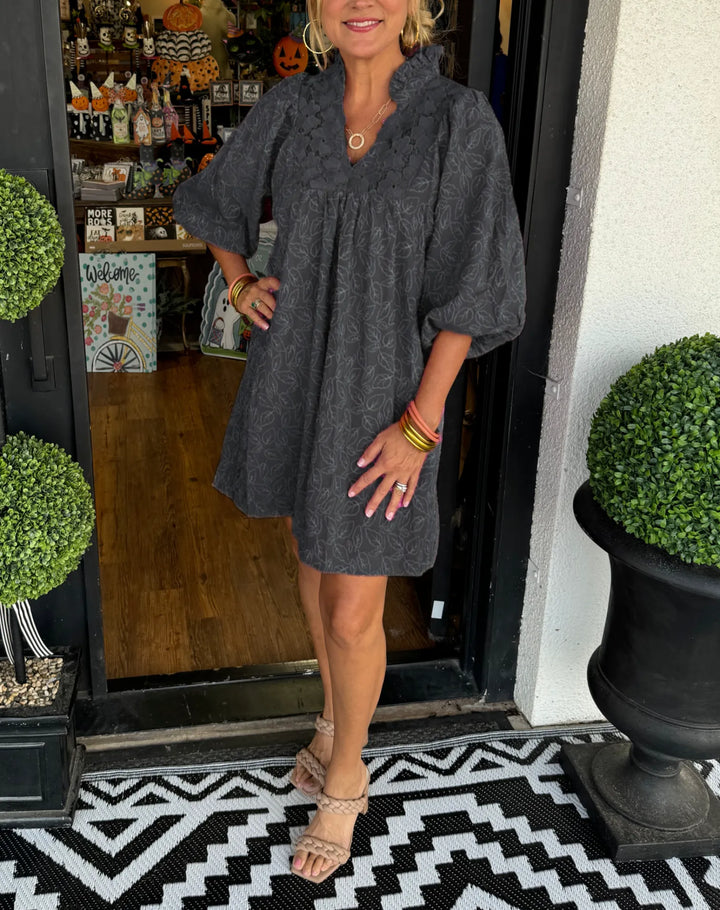 Short Women's Jacquard Dress with V-Neck and Puff Sleeves for Chic Elegant Style