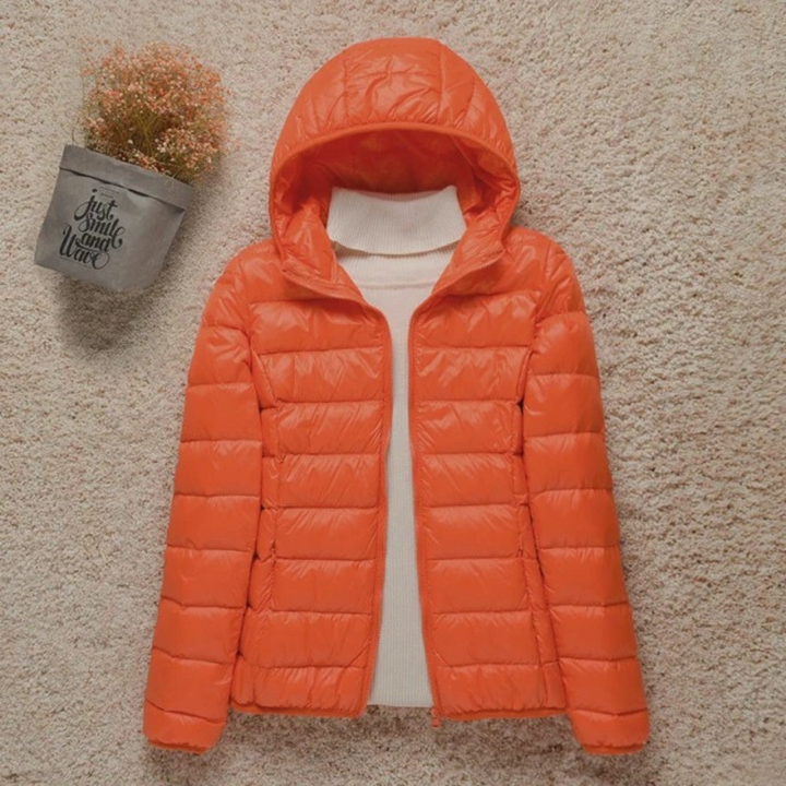 Lightweight Padded Women's Jacket with Functional Hood for Everyday Use