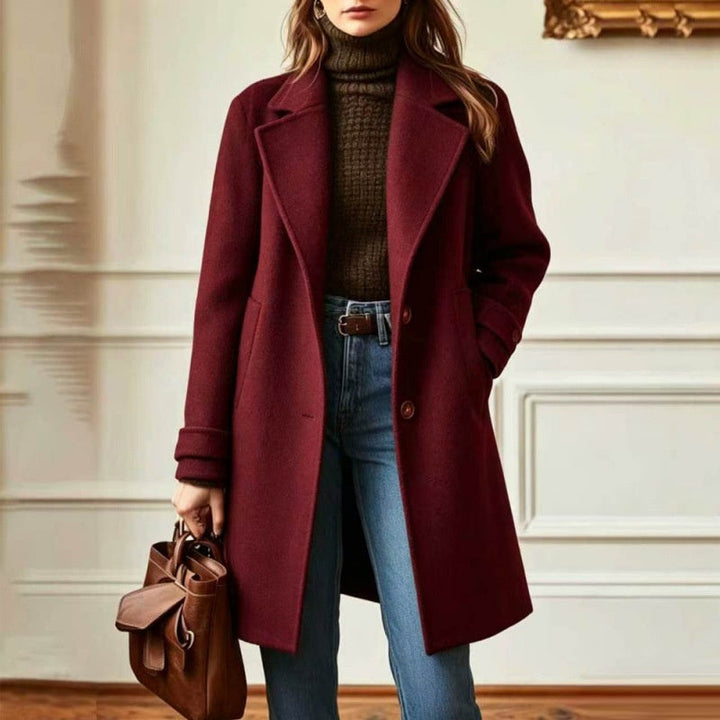 Mid-length women's coat with lapels - Retro and chic