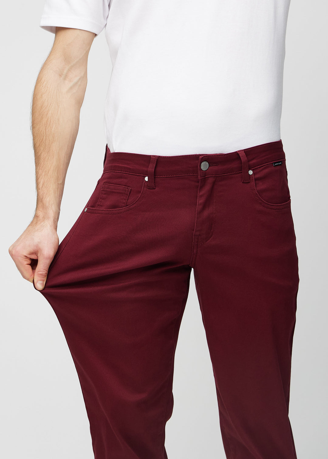 Men's Regular Fit Stretch Jeans with Deep Pockets