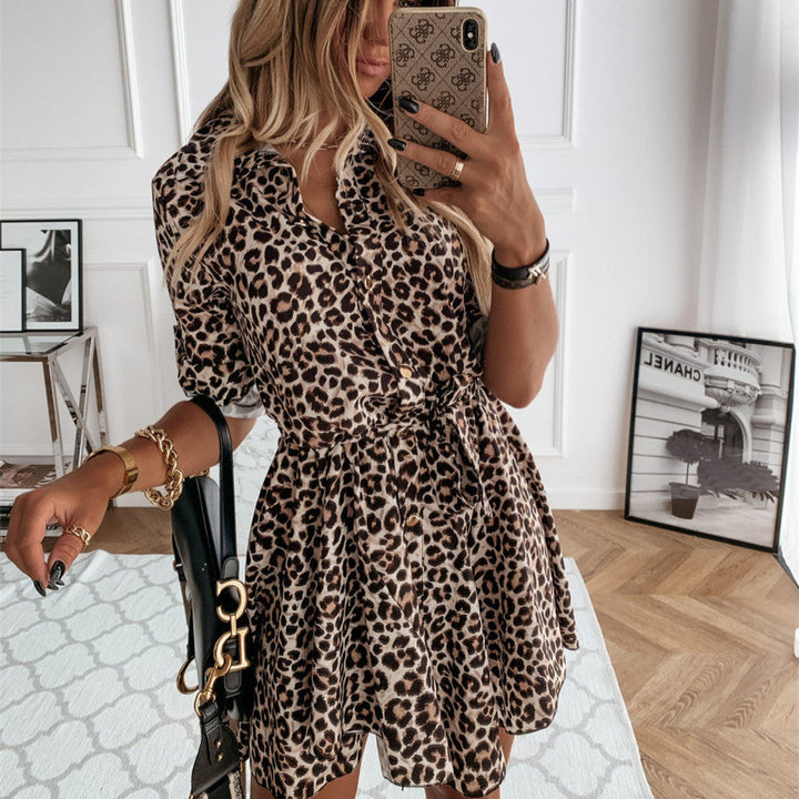 Short printed dress with vintage pattern | Ideal for autumn
