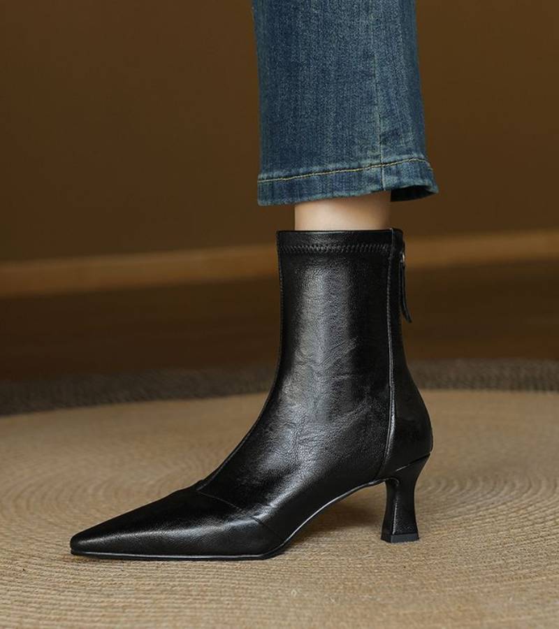 Fulvia | Minimal leather ankle boots with mid heel