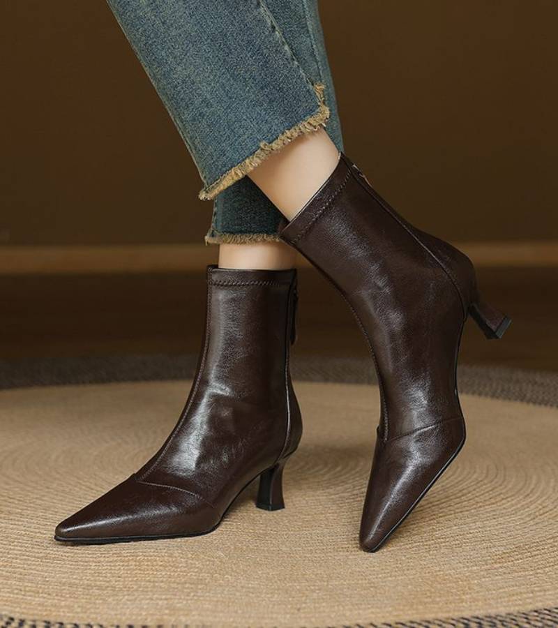 Fulvia | Minimal leather ankle boots with mid heel