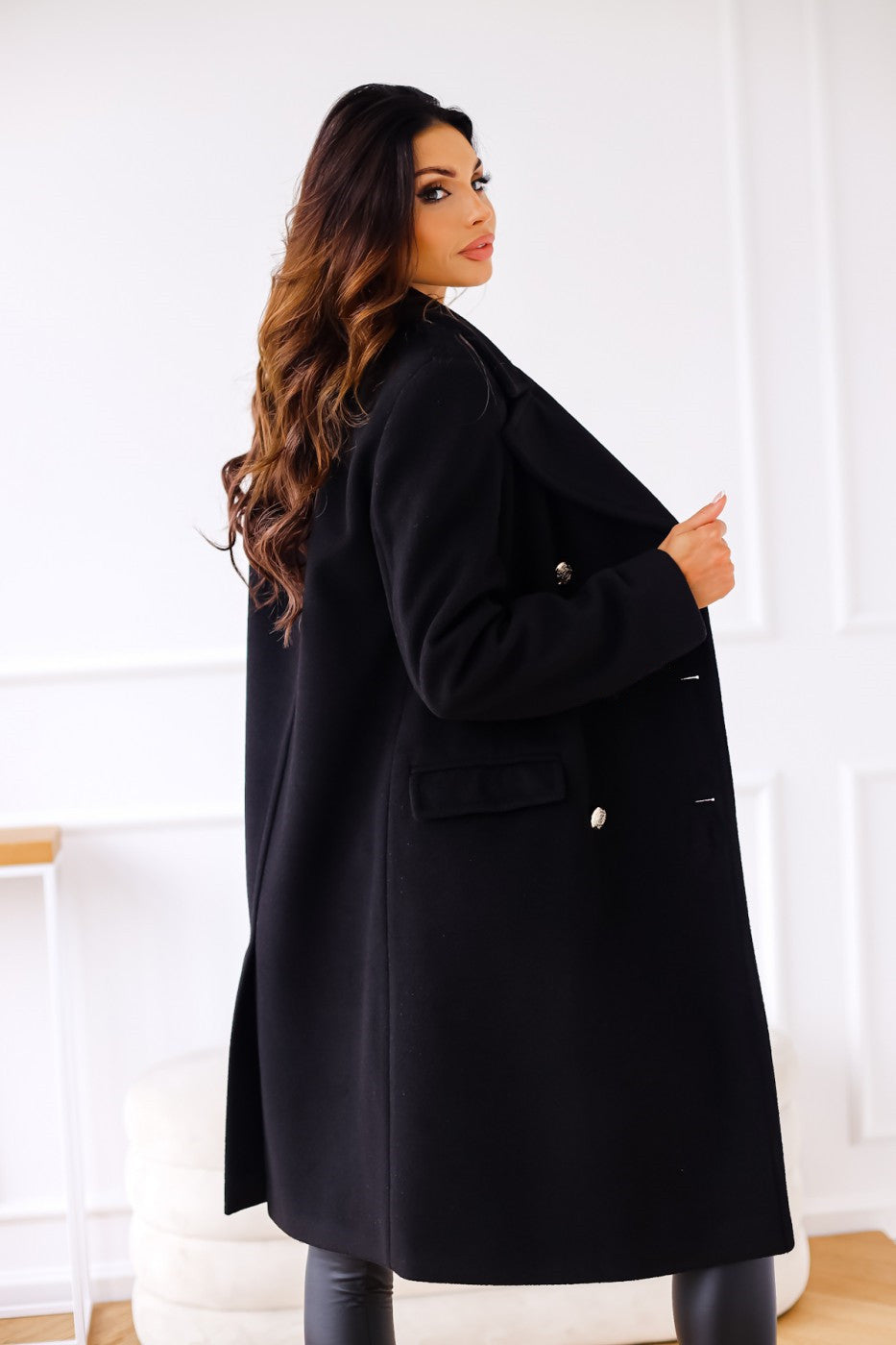 Wool Women's Coat with Double Row of Buttons – Warm Classic Look