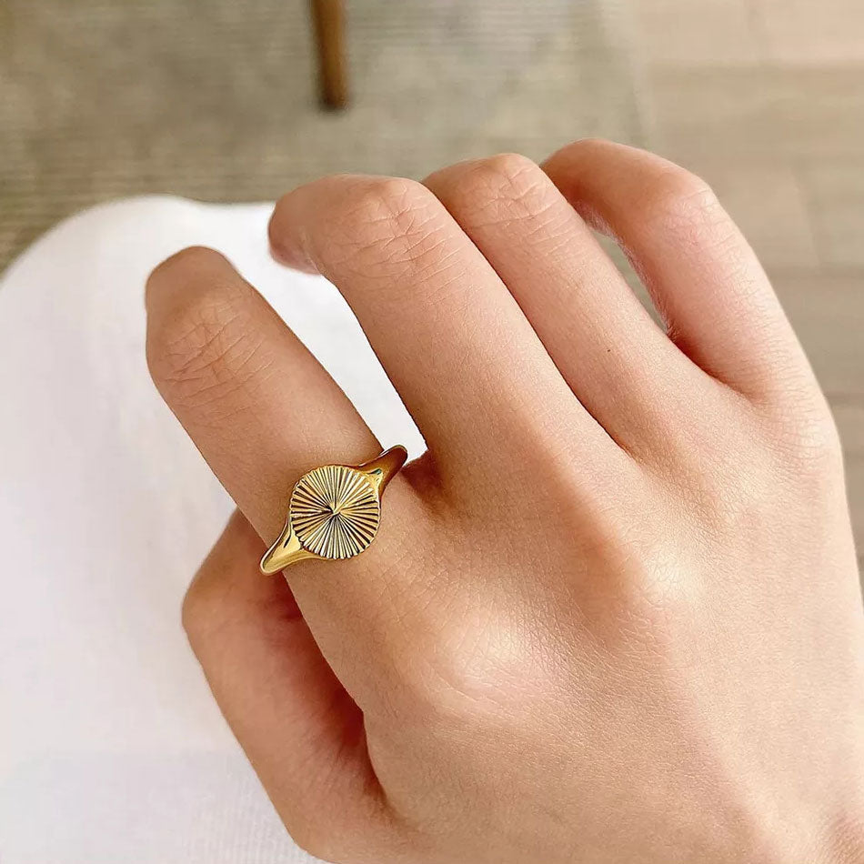 Rizavelle™  |  Sunburst Ring 18k Gold