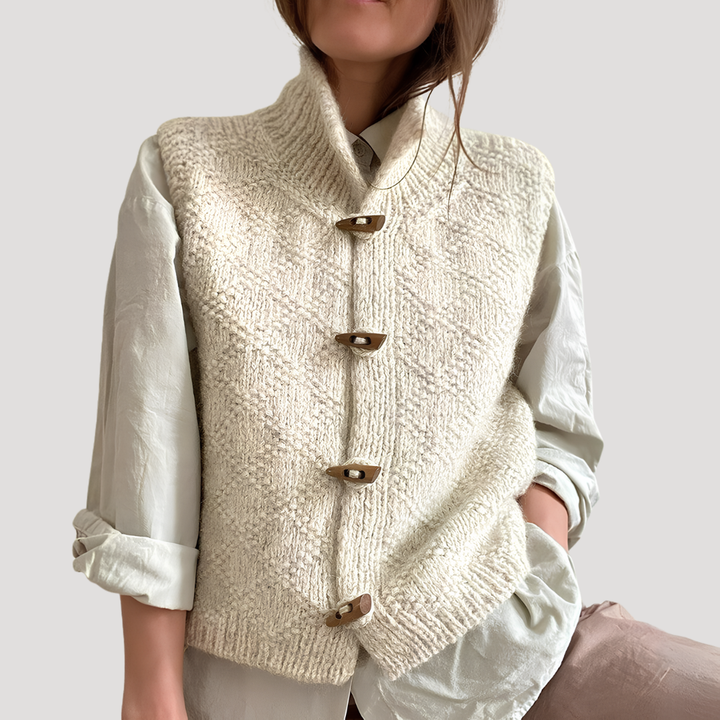 Women’s Sleeveless Buttoned Cardigan