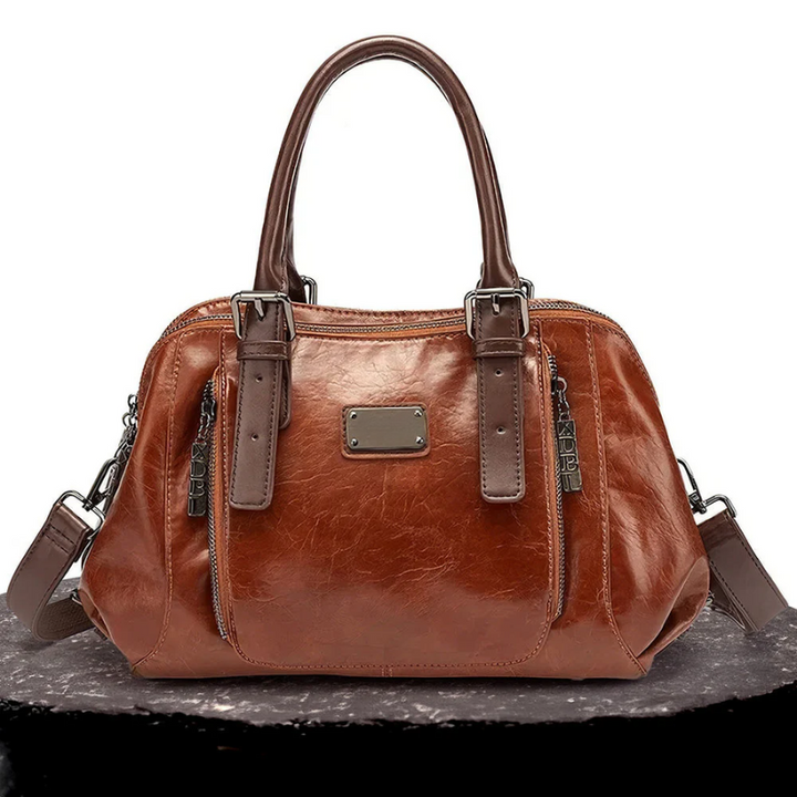 Silke’s Luxe Statement | Timeless Bag Made of Vegan Leather
