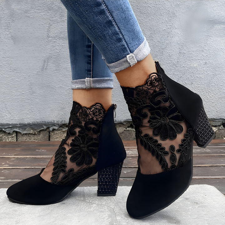 WIDE TOE HEELS FOR WOMEN