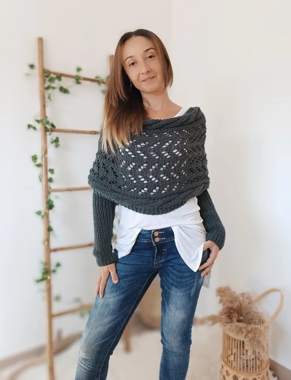 Wrap scarf with double sleeves - cosy knitted scarf with integrated sleeves