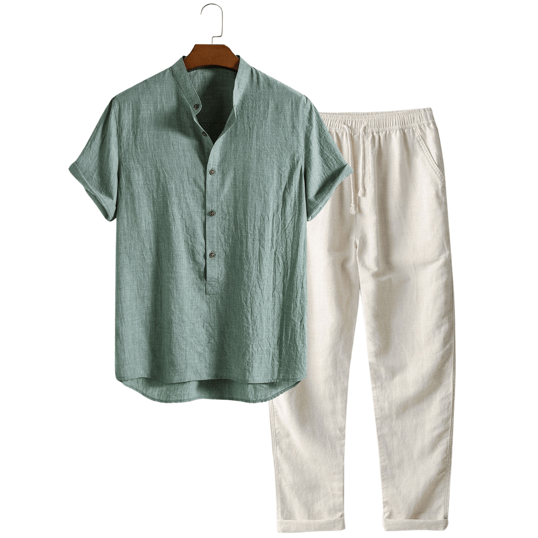 Emma & Rose Manhattan Wayne™ short-sleeved set with a matching top and bottom, soft fabric and stylish design.