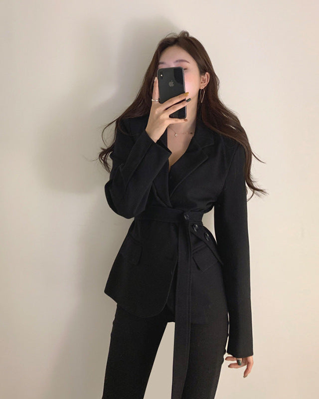 Women's Short Blazer for Autumn, Slim Fit and Fitted Waist.