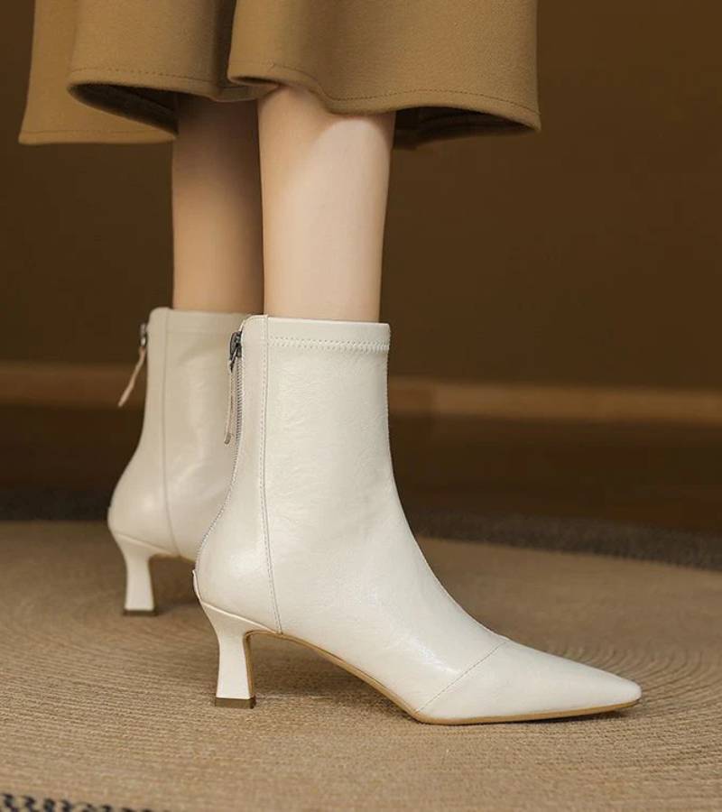 Fulvia | Minimal leather ankle boots with mid heel
