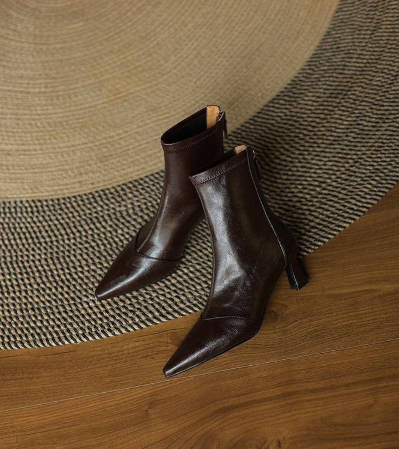 Fulvia | Minimal leather ankle boots with mid heel