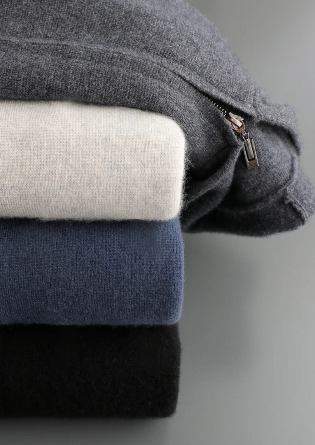 Soft-Touch ZIPPER HOODIE.