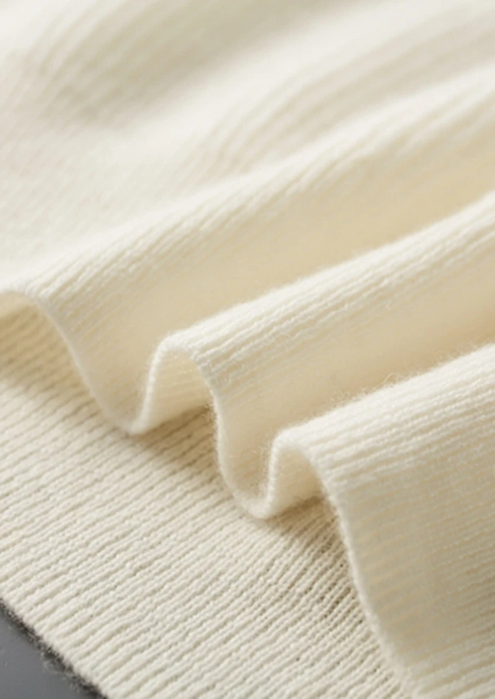 100% CASHMERE BUTTON SWEATER.
