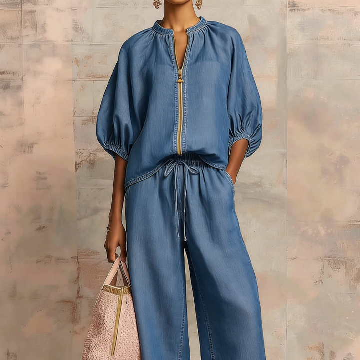 Fluid women's outfit with zip blouse and comfortable wide pants
