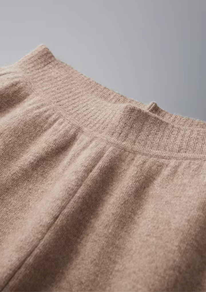 100% CASHMERE STRAIGHT TROUSERS.