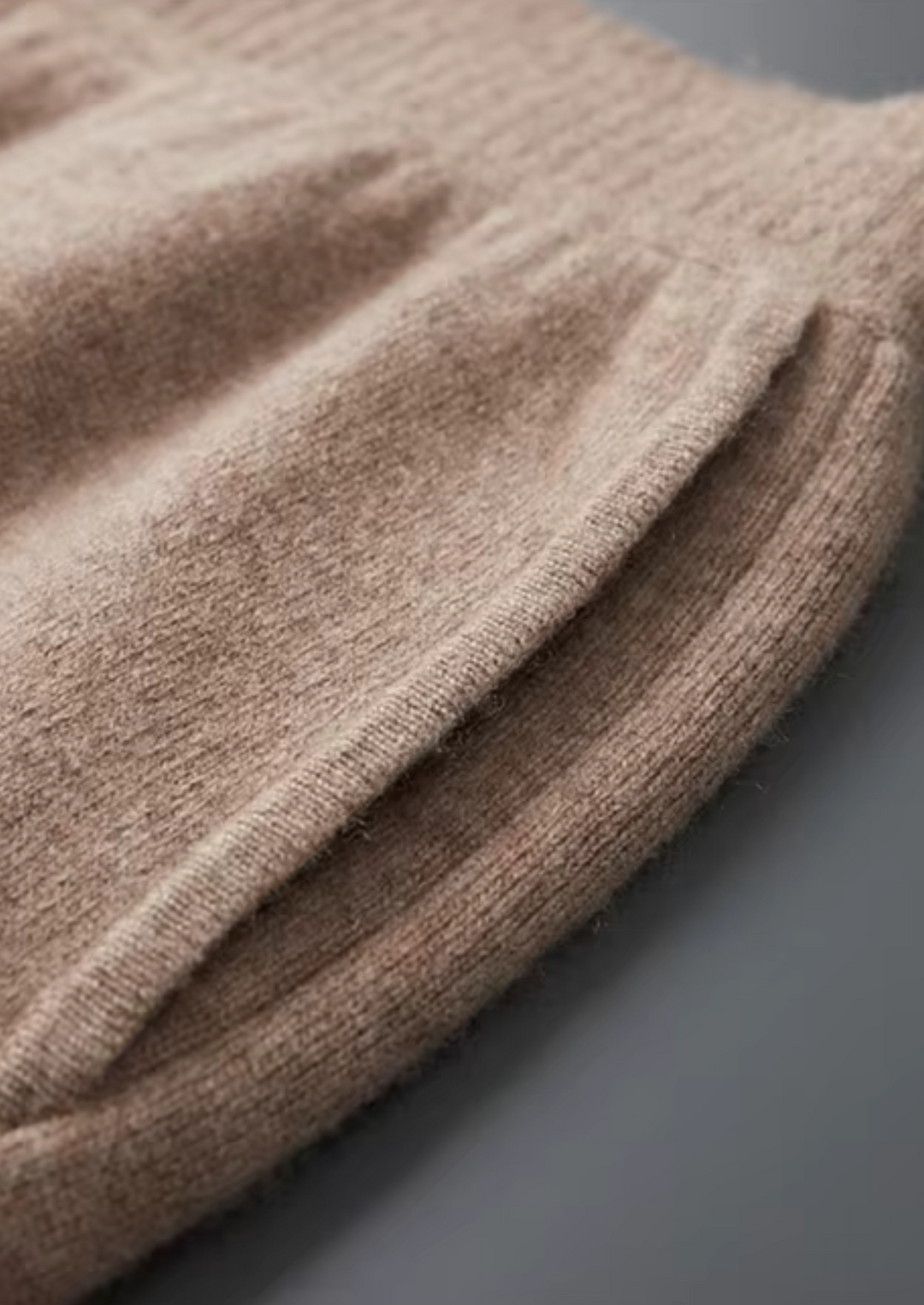 100% CASHMERE STRAIGHT TROUSERS.
