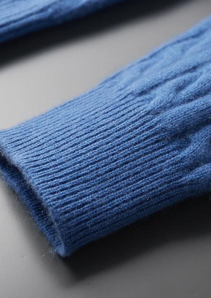 100% CASHMERE CABLE KNIT ZIPPER HOODIE.