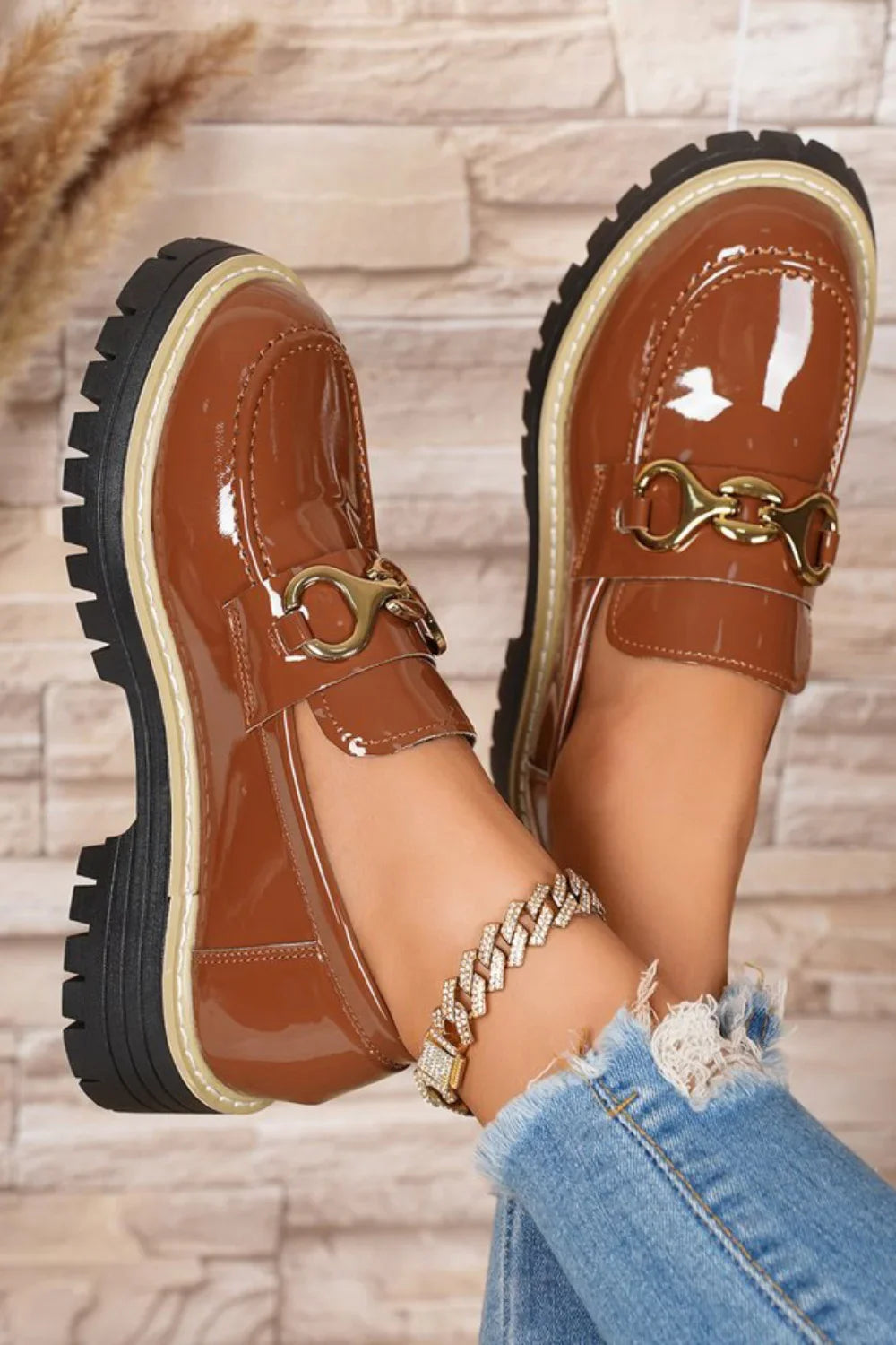 Contrast Horsebit Buckle Decor Glossy Patent Leather Round Toe Loafers