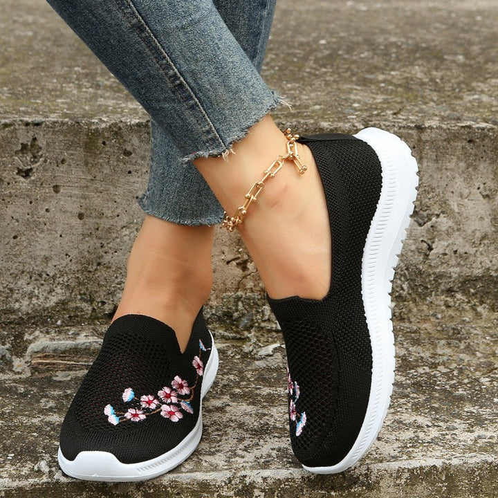 Breathable Shoes with Floral Embroidery EB