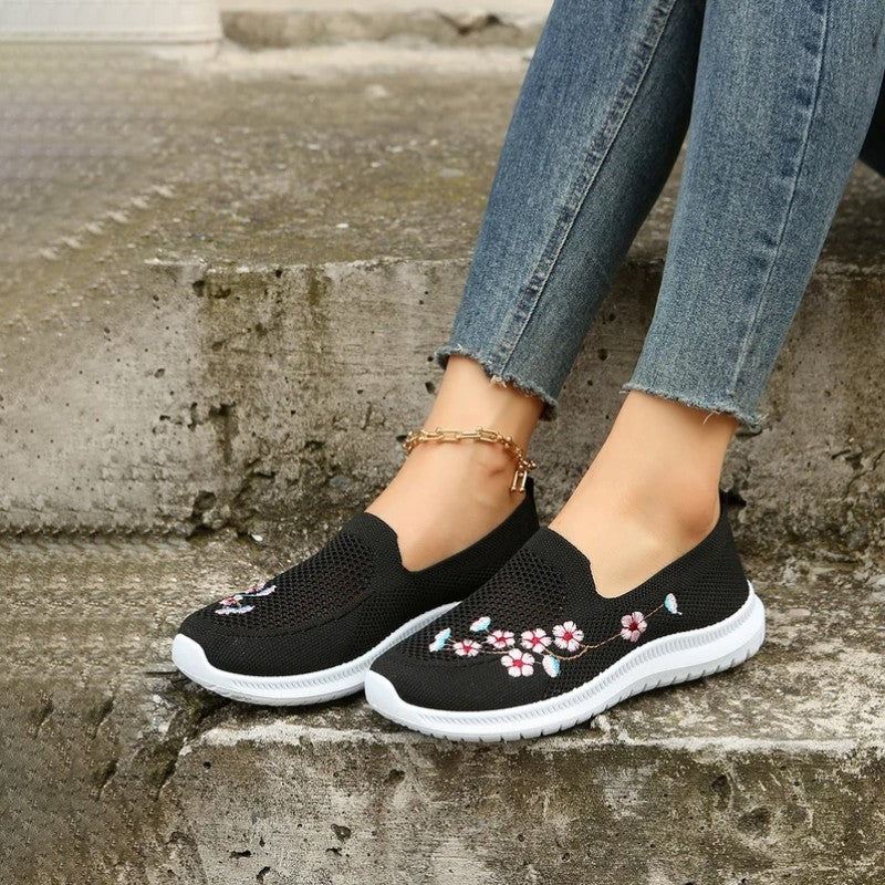 Breathable Shoes with Floral Embroidery EB