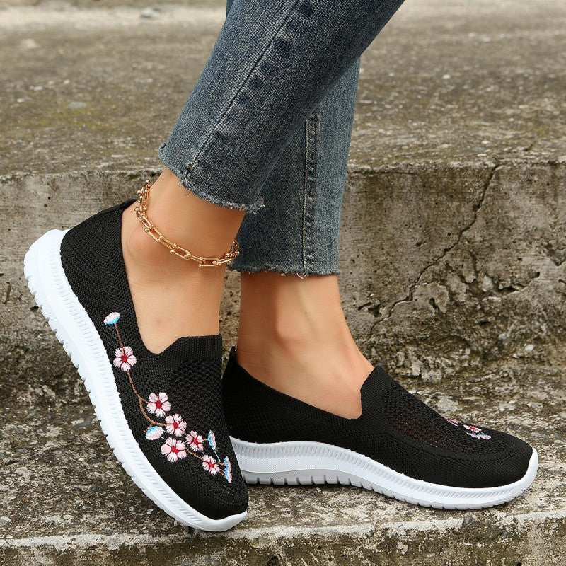 Breathable Shoes with Floral Embroidery EB