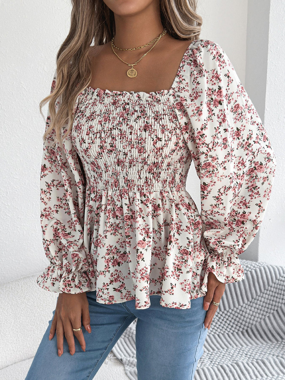 Benja - Elegant Floral Top with Ruffles