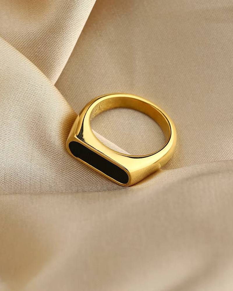 Emma & Rose Manhattan Marco™ Obsidian Ring featuring a sleek black obsidian stone and minimalist silver band.