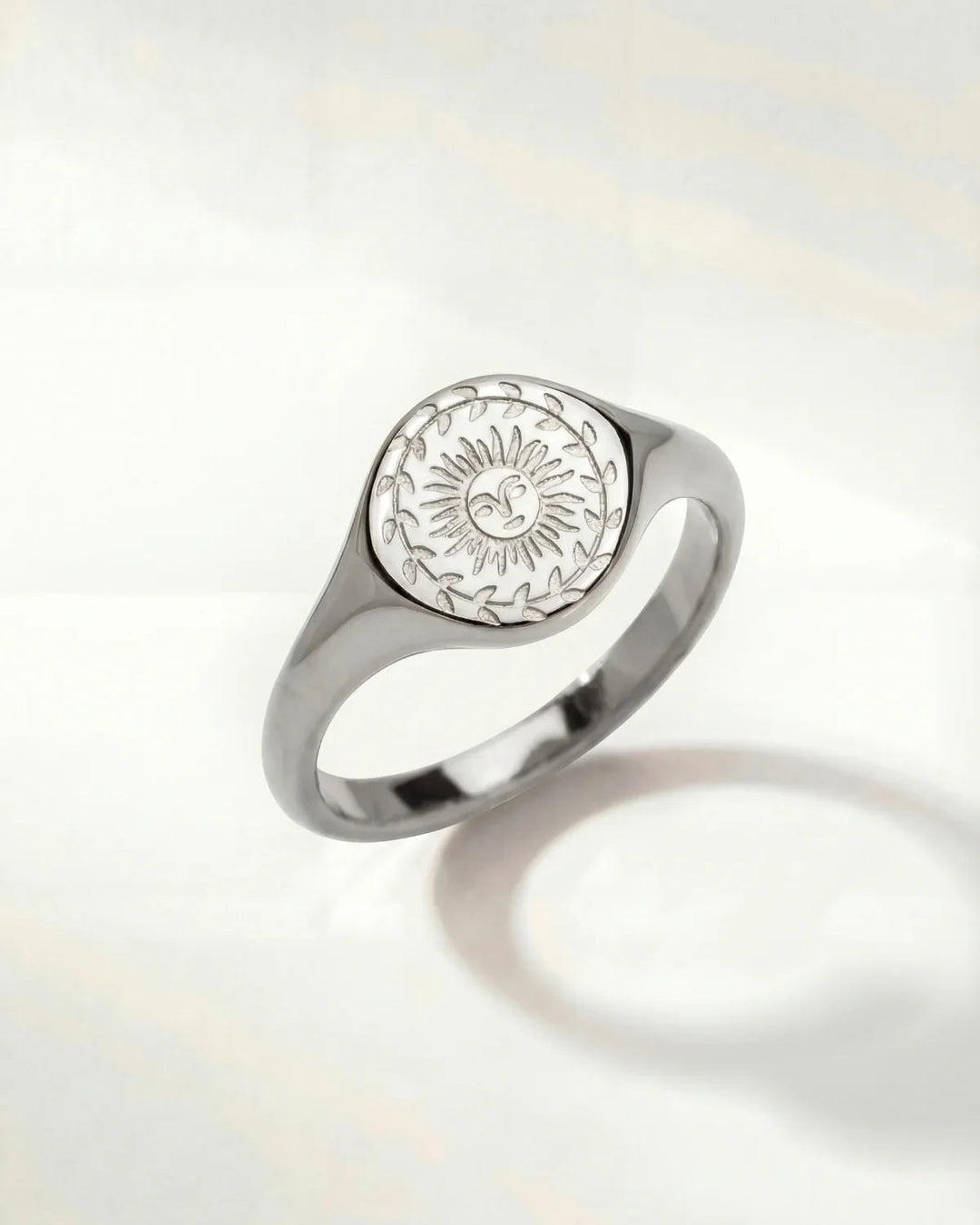 Abigaël Sun ring inspired by daylight - Elena Harper