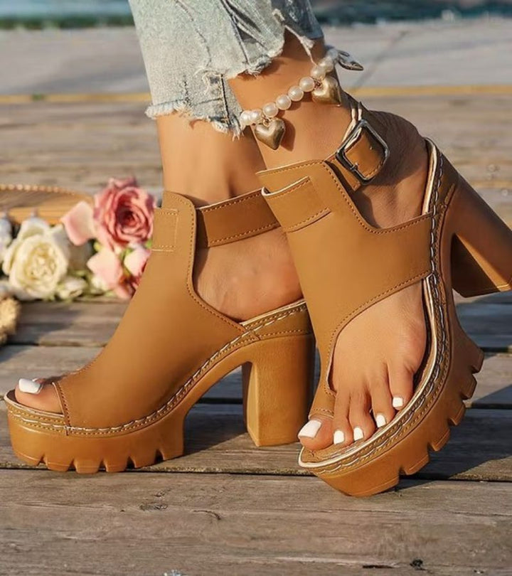 Alizia | The Platform Sandals that Combine Height