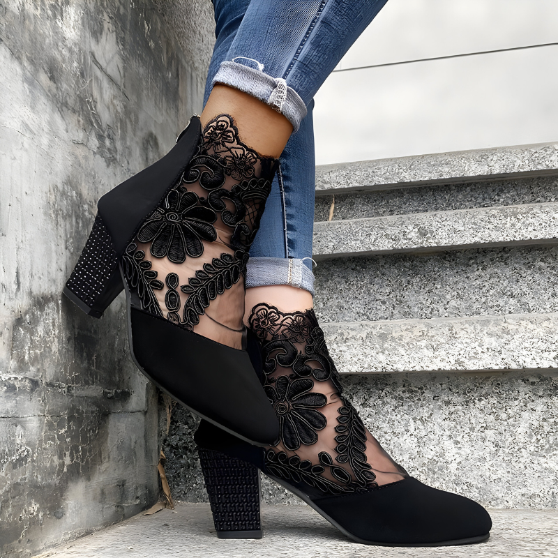 WIDE TOE HEELS FOR WOMEN