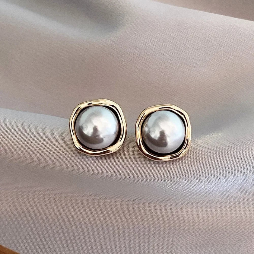 Elegant Earrings with Black Pearl - Elena Harper