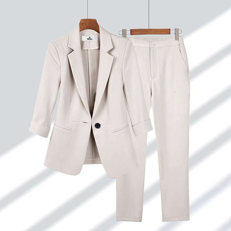 Complete tailored blazer and pants with a fitted cut