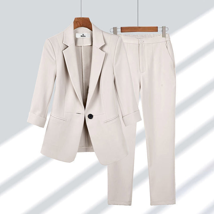 Complete tailored blazer and pants with a fitted cut