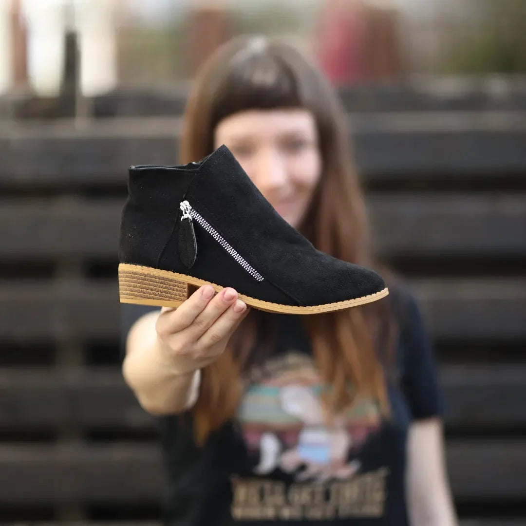 Daniela | Elegant and Modern Tassel Ankle Boots