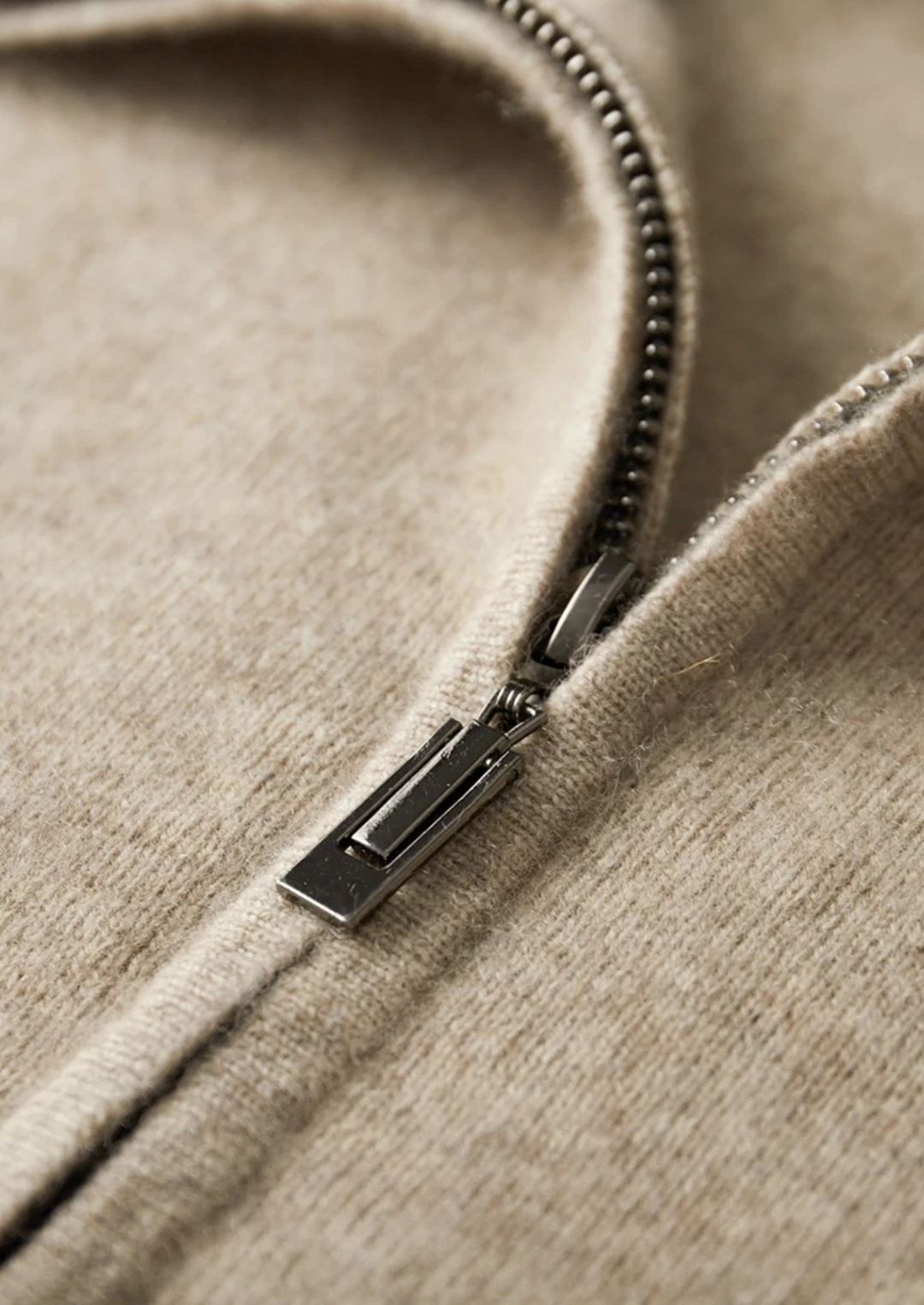 100% CASHMERE ZIP POLO CARDIGAN.