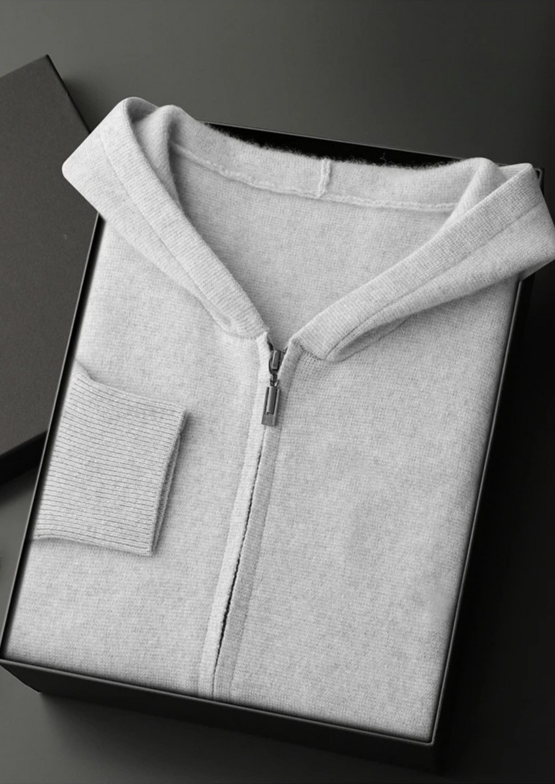Soft-Touch ZIPPER HOODIE.